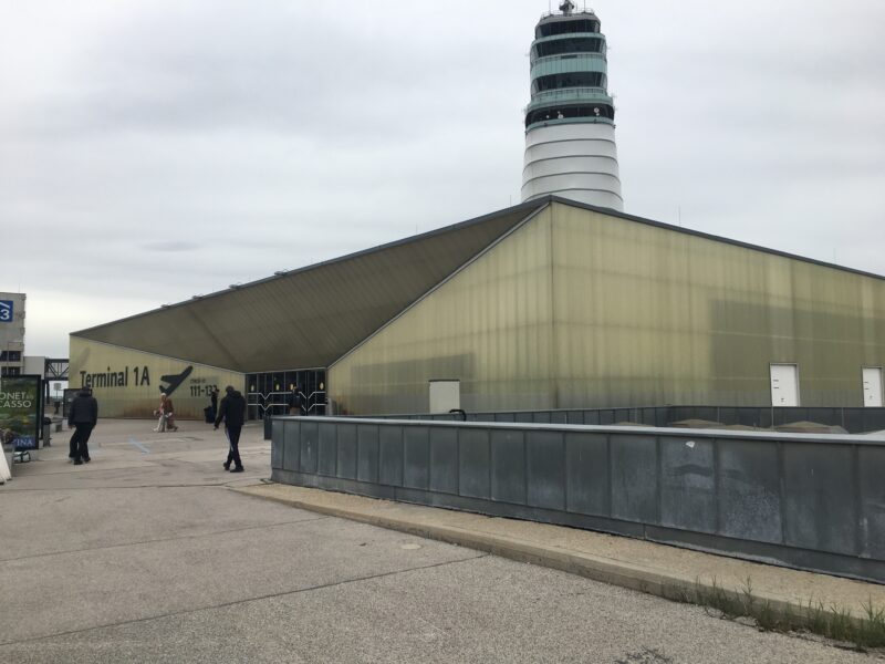 FLUGHAFEN WIEN TERMINAL 1A DACH- UND FASSADENSANIERUNG